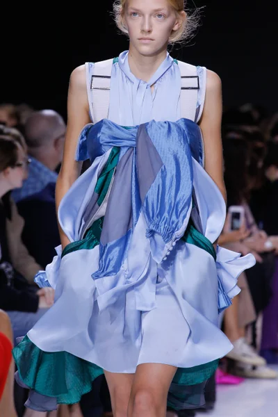 Look 3